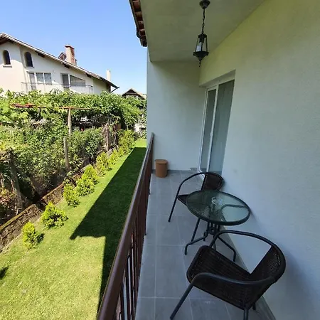 дамяновата къща 3* サパレヴァ・バニャ